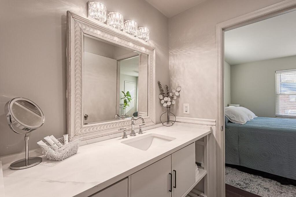 Cozy Townhome Retreat With King Bed Near I-10, Capitol, Fsu & Famu تلاهاسي المظهر الخارجي الصورة