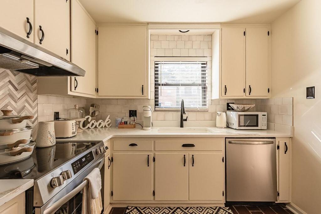 Cozy Townhome Retreat With King Bed Near I-10, Capitol, Fsu & Famu تلاهاسي المظهر الخارجي الصورة