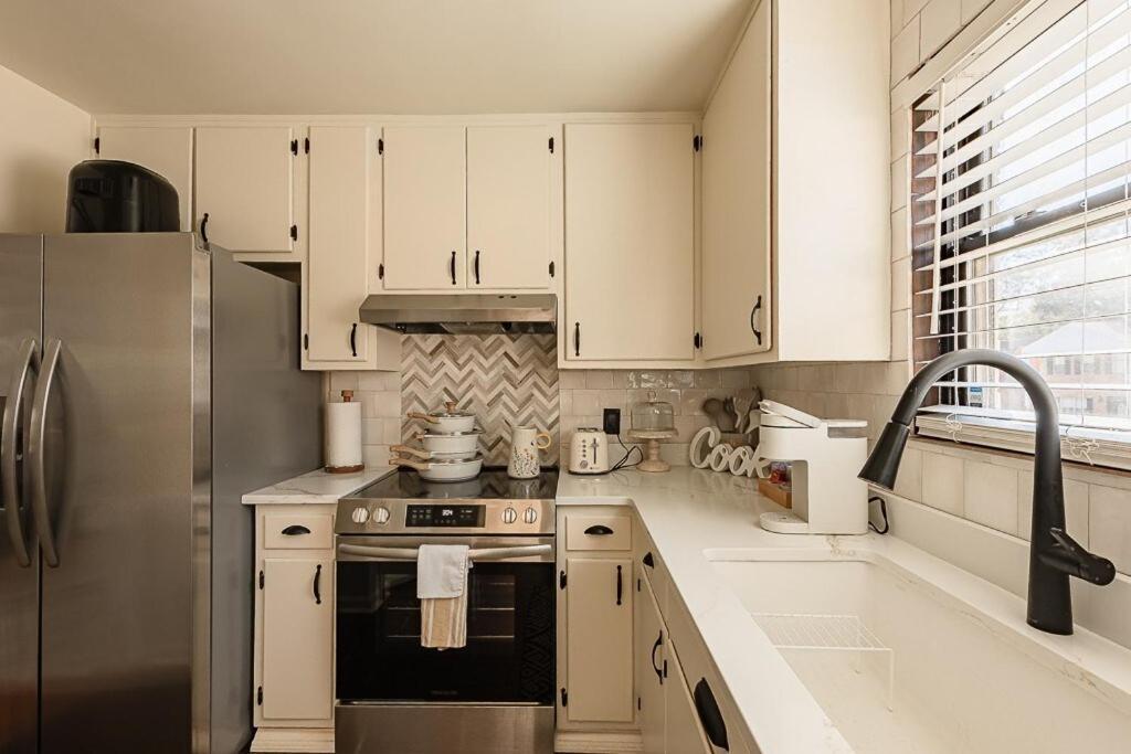 Cozy Townhome Retreat With King Bed Near I-10, Capitol, Fsu & Famu تلاهاسي المظهر الخارجي الصورة